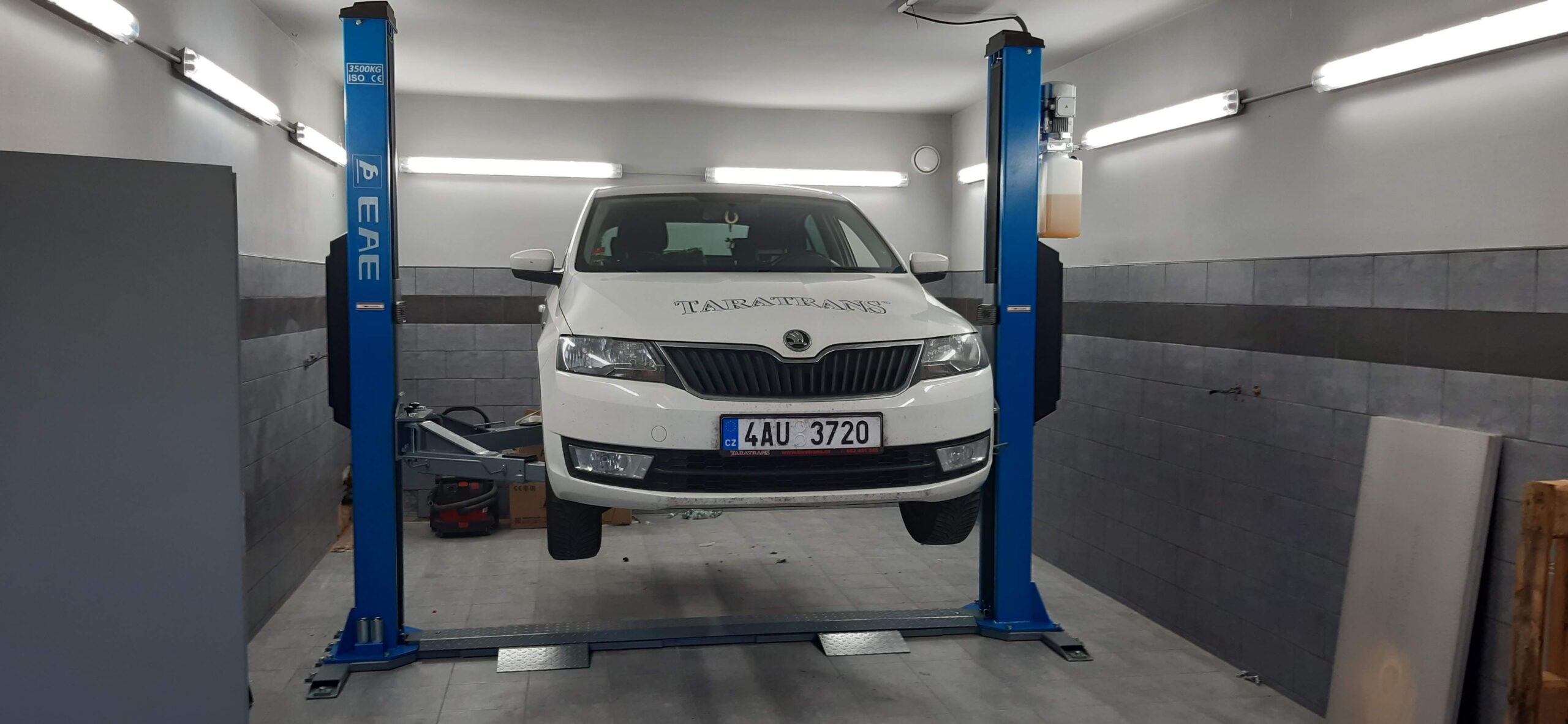 2-sloupový zvedák se základovým rámem