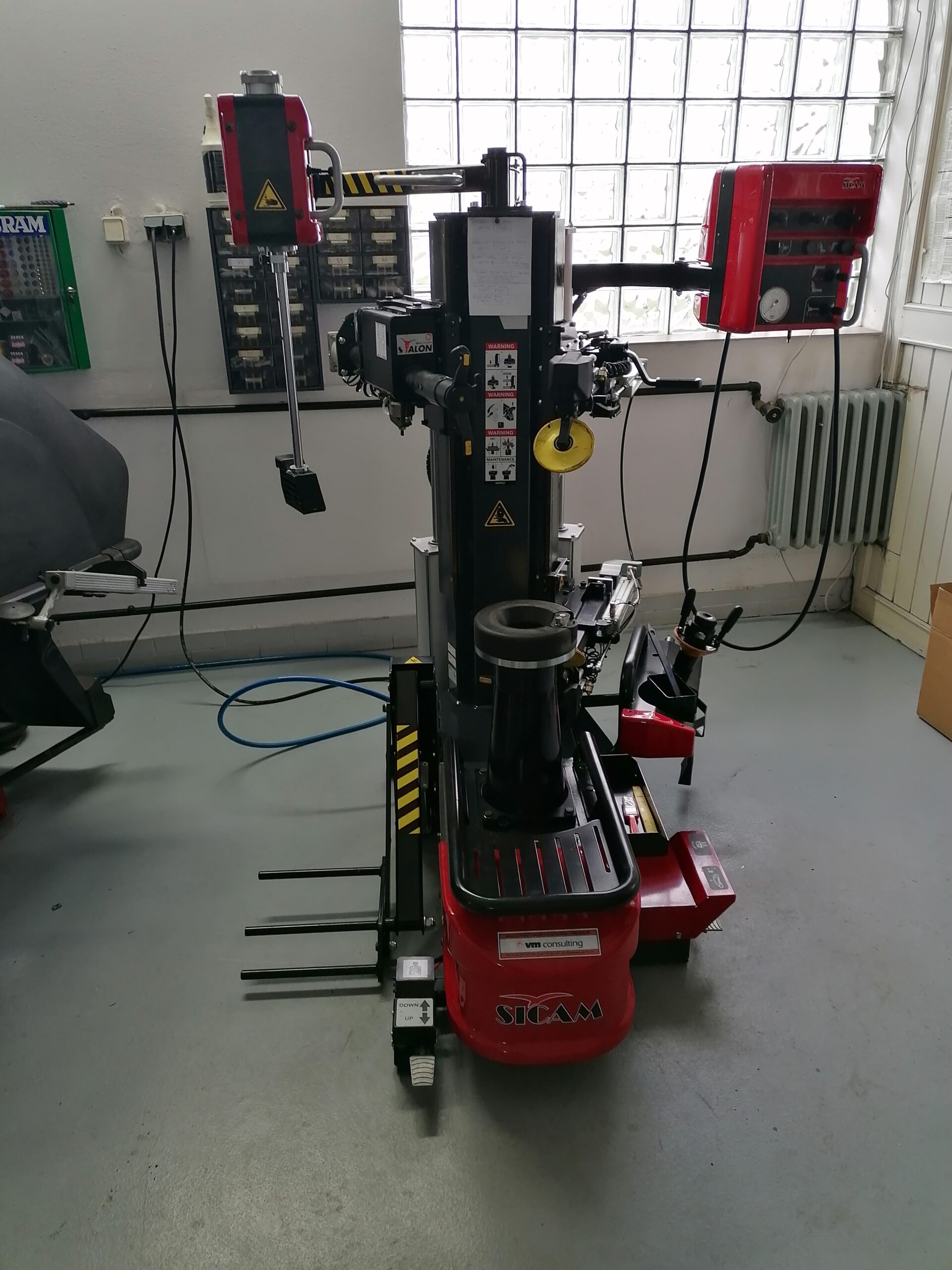 Sicam F10 – přezouvací robot