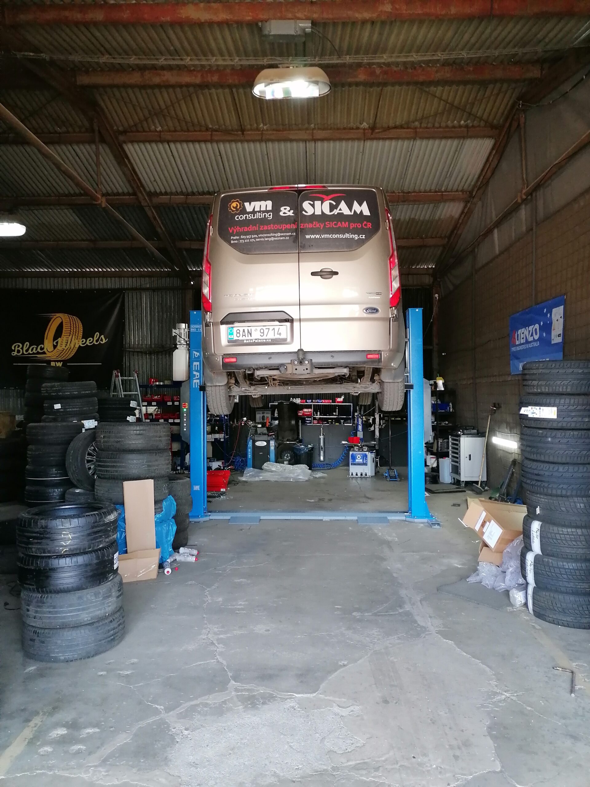 2-sloupový zvedák se základovým rámem