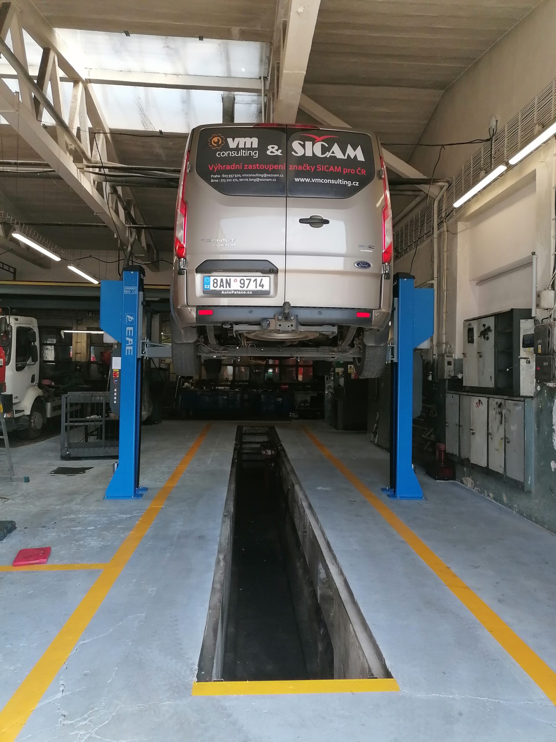 2-sloupový zvedák bez fyzického propojení