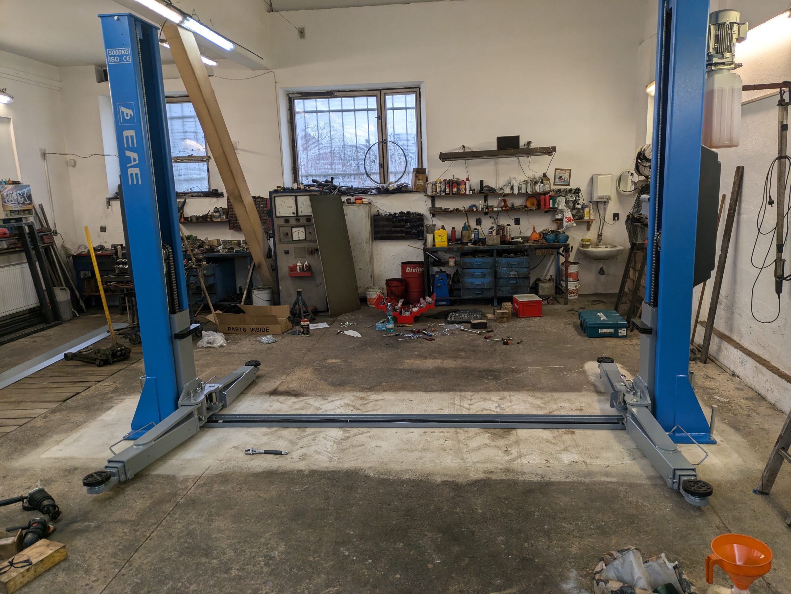 2-sloupový zvedák s nosností 5 tun