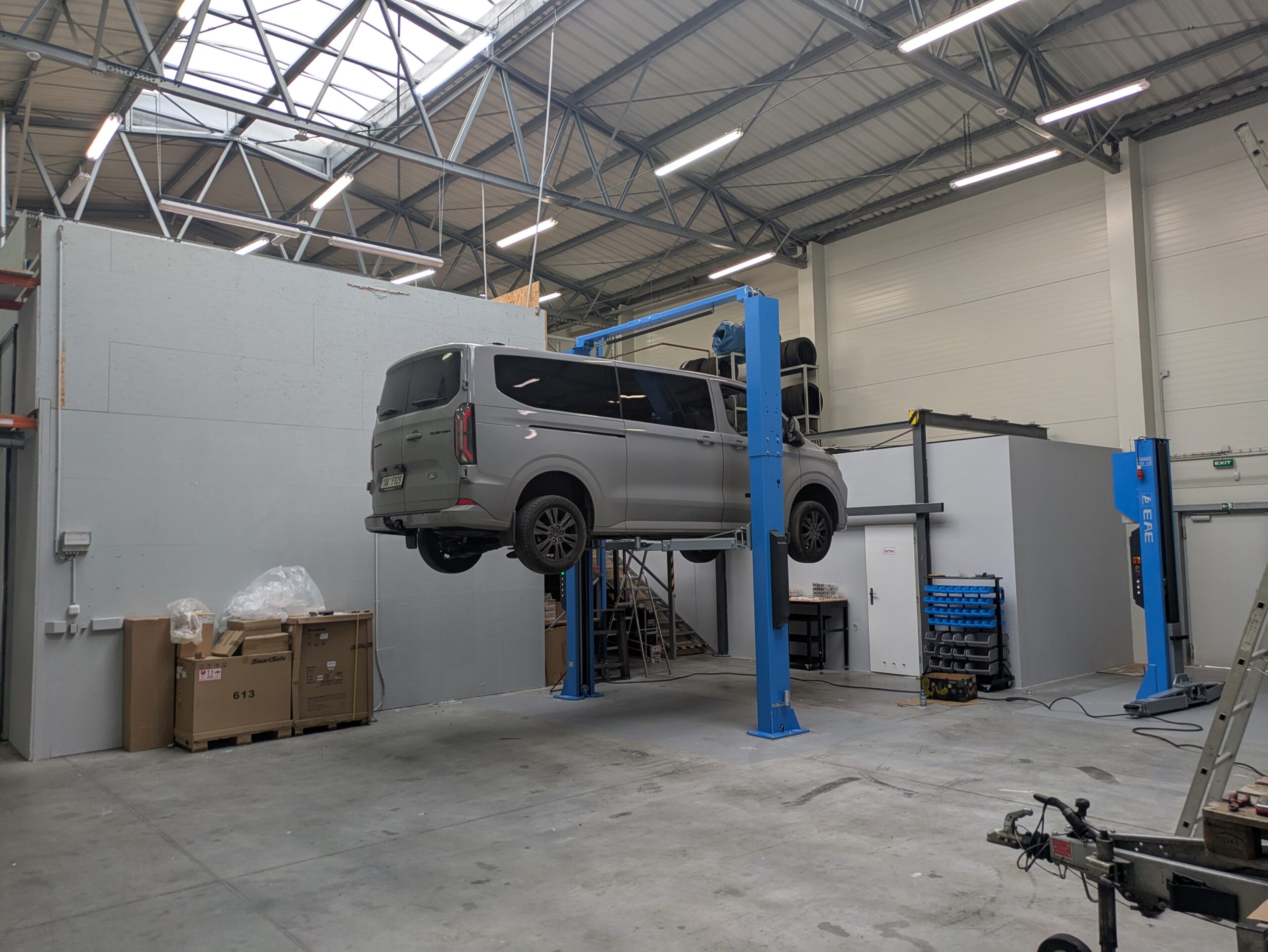 2-sloupový zvedák s horním propojením